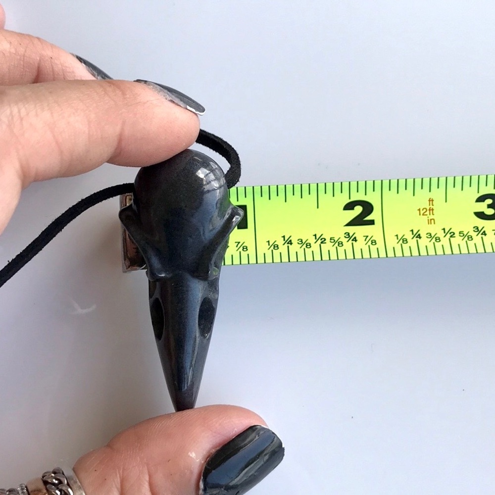 Black & red resin raven skull black suede necklace - Picture 9 of 10
